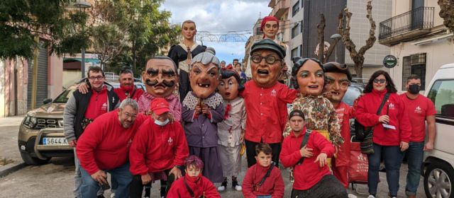 Gegants i nanos de Vinaròs en la II Trobada Popular al barri tortosí de Ferreries