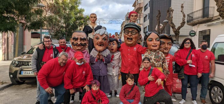 Gegants i nanos de Vinaròs en la II Trobada Popular al barri tortosí de Ferreries