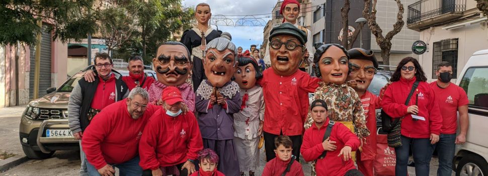 Gegants i nanos de Vinaròs en la II Trobada Popular al barri tortosí de Ferreries
