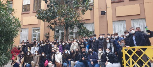 Alumnos del Leopoldo Querol de Vinaròs asisten a la “Historia de una escalera” en Valencia