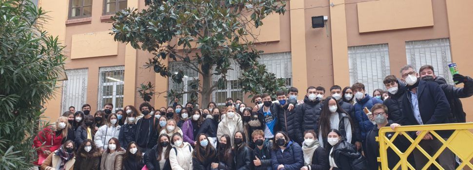 Alumnos del Leopoldo Querol de Vinaròs asisten a la “Historia de una escalera” en Valencia