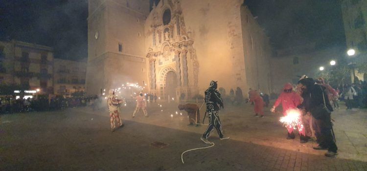 Vídeo i fotos: Sant Antoni amb Ball de Dimonis i la Colla de Dolçaina i Tabal de Vinaròs