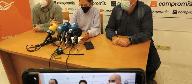Vídeo: roda de premsa Paula Cerdá, Compromís, crisis del govern de Vinaròs