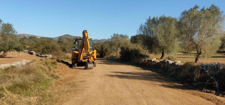 Tírig realitza el manteniment de camins rurals