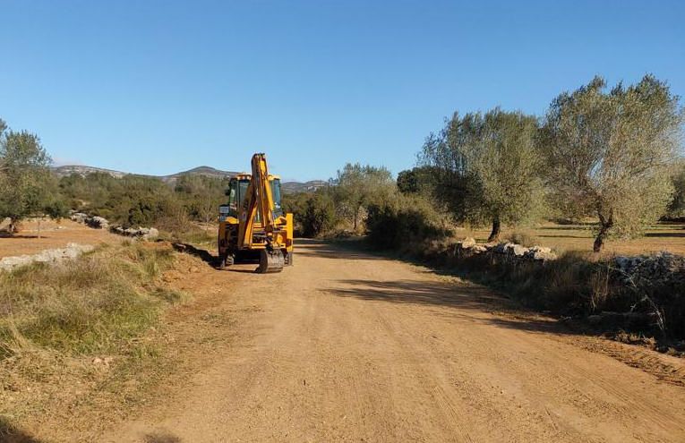 Tírig realitza el manteniment de camins rurals