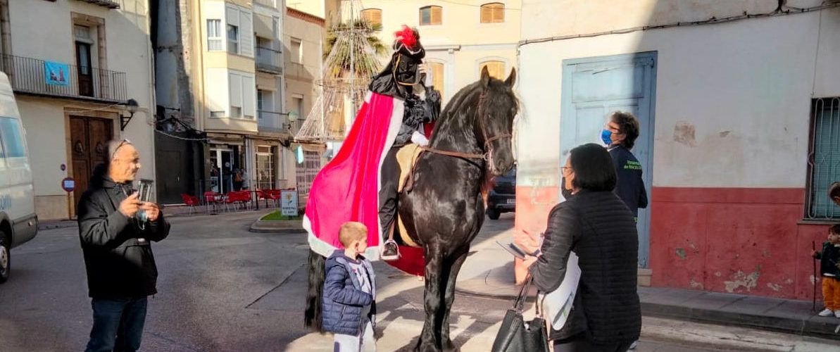 Fotos: A Alcanar ha arribat el patge Mikelí
