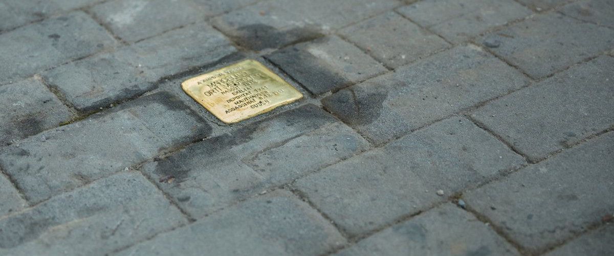 Amposta instal·la vuit llambordes Stolpersteine pel Dia Internacional en Record a les Víctimes de l’Holocaust