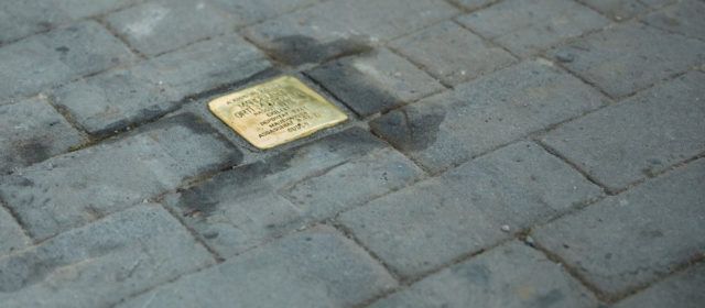 Amposta instal·la vuit llambordes Stolpersteine pel Dia Internacional en Record a les Víctimes de l’Holocaust