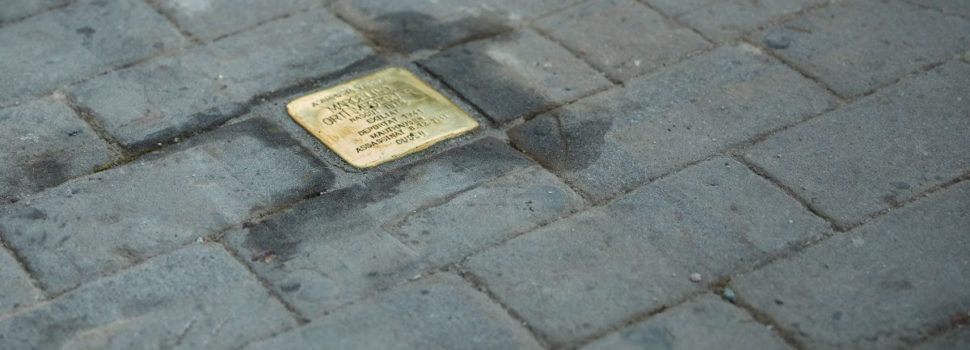 Amposta instal·la vuit llambordes Stolpersteine pel Dia Internacional en Record a les Víctimes de l’Holocaust