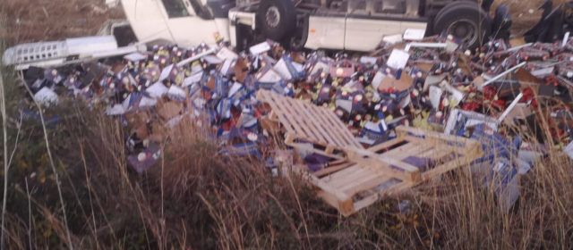 El SAMU asiste a un hombre tras sufrir un accidente de camión en Benicarló