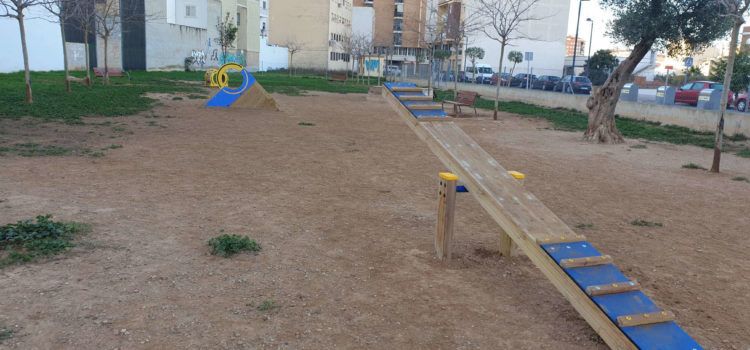 L’Ajuntament renova el parc caní del carrer de Les Camaraes