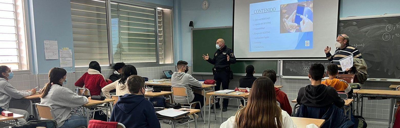 La Policia Local d’Alcalà-Alcossebre aposta per la mediació per a prevenir conflictes a les aules