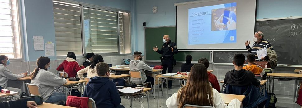 La Policia Local d’Alcalà-Alcossebre aposta per la mediació per a prevenir conflictes a les aules