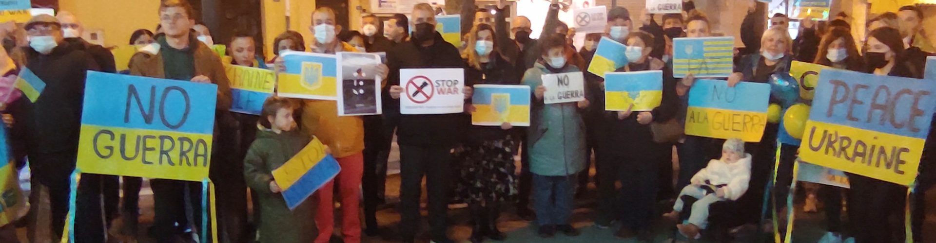 Más de 300 personas se concentran en Benicarló condenando el ataque de Rusia a Ucrania