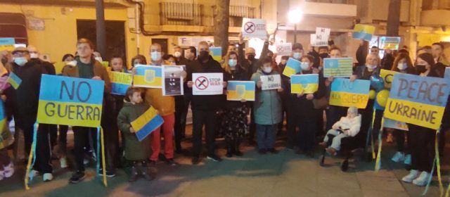 Más de 300 personas se concentran en Benicarló condenando el ataque de Rusia a Ucrania