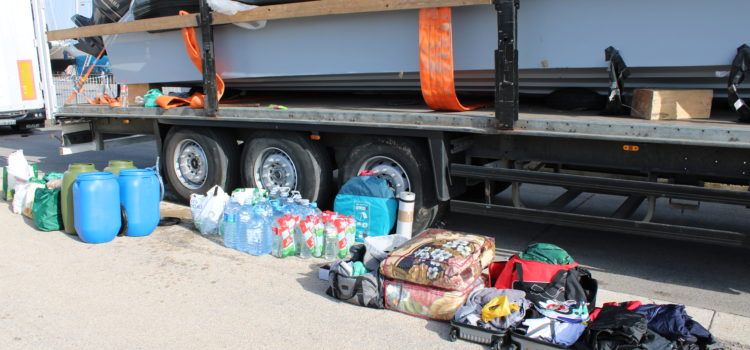 Incautada una embarcación neumática “narcolancha”, oculta en un camión entre Amposta y Deltebre