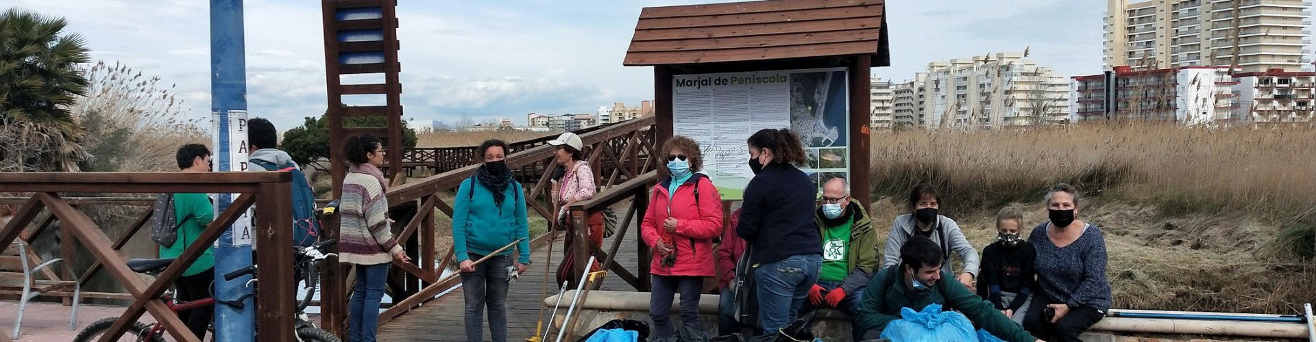 Apnal-Ecologistes en Acció Vinaròs retira residuos sòlidos en el Prat de Peñíscola