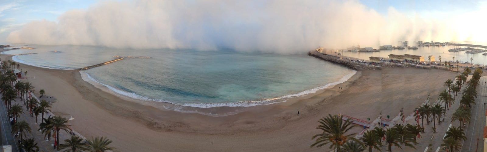 Vídeo i fotos: Espectacular arribada de la boira a Vinaròs