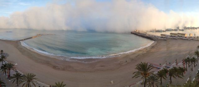 Vídeo i fotos: Espectacular arribada de la boira a Vinaròs