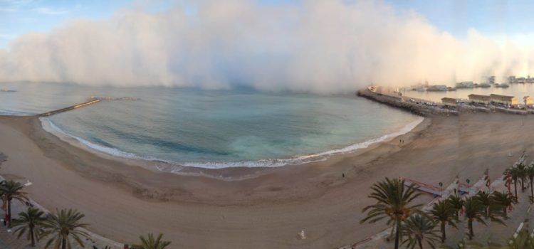 Vídeo i fotos: Espectacular arribada de la boira a Vinaròs