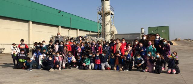 51 alumnos del CEIP Eduardo Martínez Ródenas visitan el semillero de Benihort