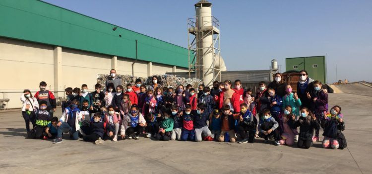 51 alumnos del CEIP Eduardo Martínez Ródenas visitan el semillero de Benihort