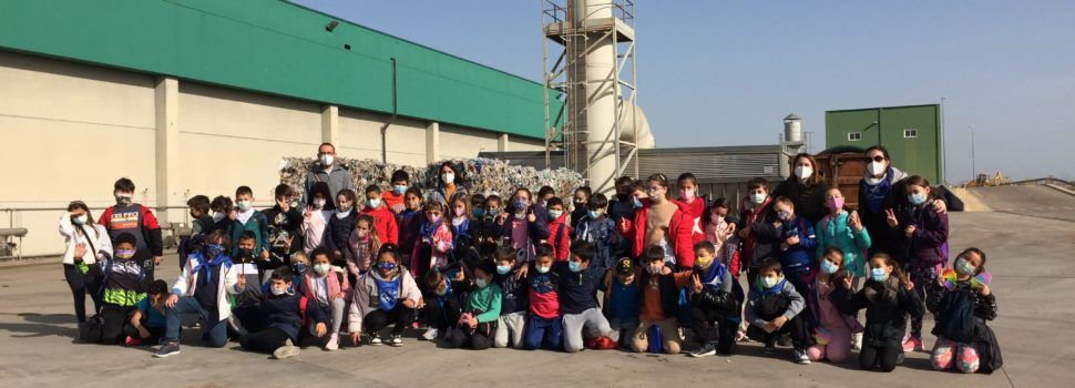 51 alumnos del CEIP Eduardo Martínez Ródenas visitan el semillero de Benihort