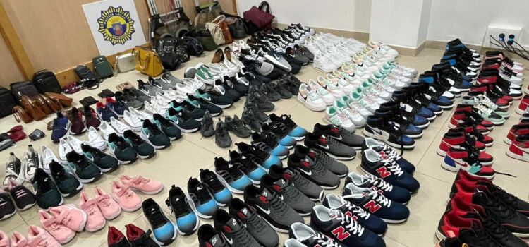 La Policía Local de Peñíscola se incauta de más de 300 artículos del “top manta”