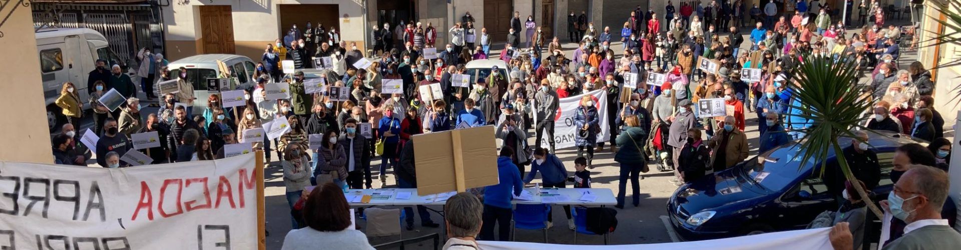 Èxit de participació en la primera concentració contra el Projecte Magda a les Coves de Vinromà