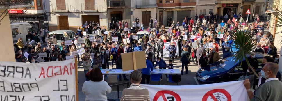 Èxit de participació en la primera concentració contra el Projecte Magda a les Coves de Vinromà
