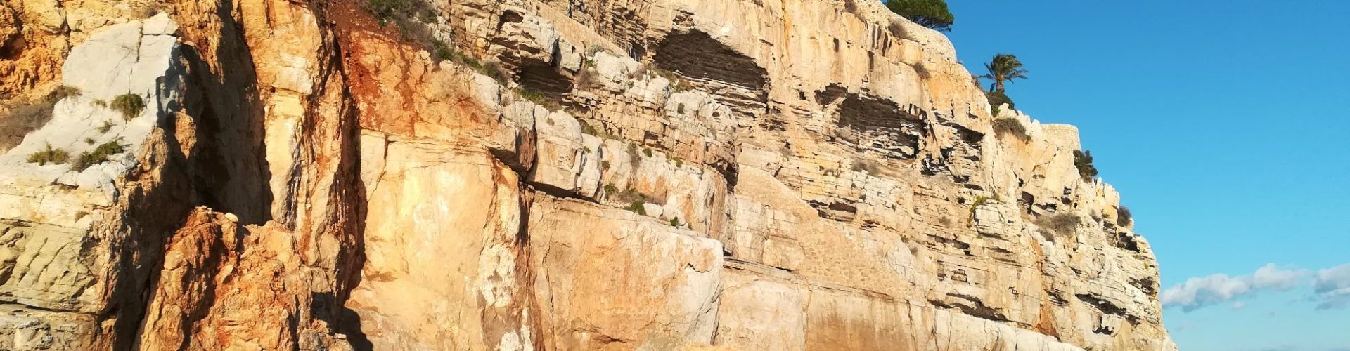 El Ayuntamiento de Peñíscola en pleno solicitará al Gobierno que actúe en sus acantilados