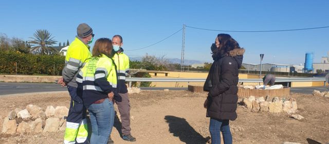 Els alumnes del programa Et Formem adeqüen les rotondes del carril lúdic