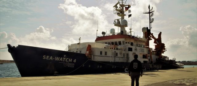 El vaixell de rescat humanitari Sea Watch 4 torna al Port de Vinaròs per a preparar la seua pròxima missió