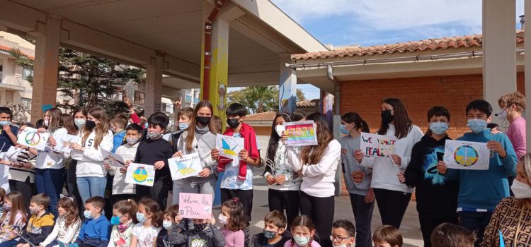 Els col·legis, també donen suport a Ucraïna
