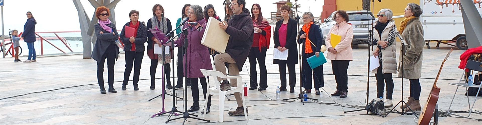 Vídeos i fotos: Cor de Dones i batucada d’ESMUVI