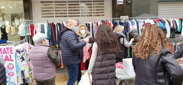 Vídeos i fotos: Botigues al carrer a Vinaròs