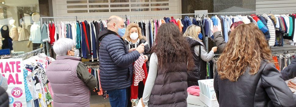 Vídeos i fotos: Botigues al carrer a Vinaròs