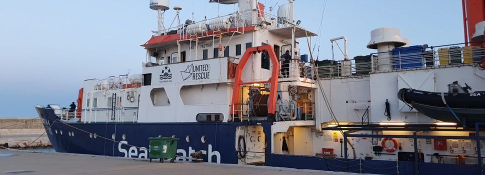 Fotos: el vaixell de rescat Sea Watch 4, atracat a Vinaròs