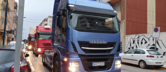Vídeos: manifestació de transportistes pels carrers de Vinaròs