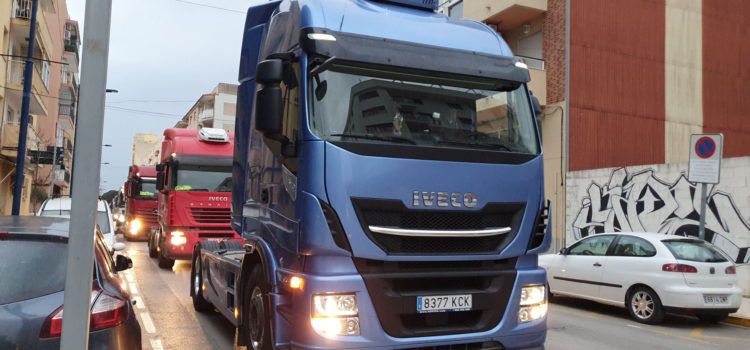 Vídeos: manifestació de transportistes pels carrers de Vinaròs