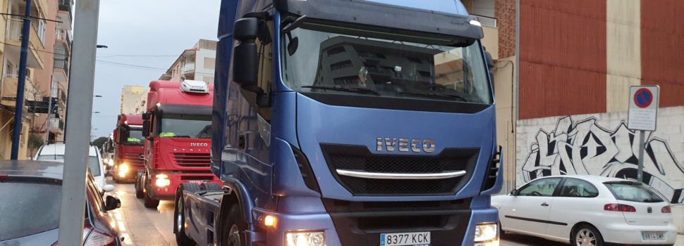 Vídeos: manifestació de transportistes pels carrers de Vinaròs