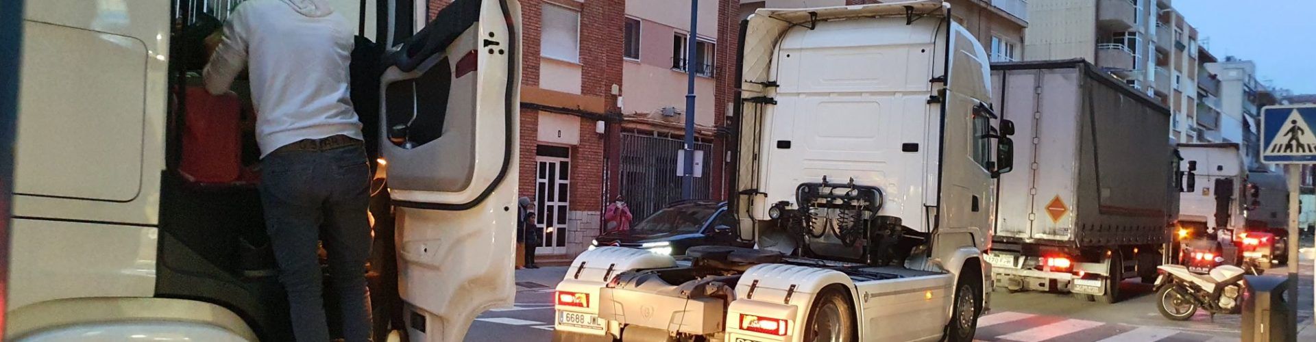 Cuarenta camiones protagonizan una marcha lenta por las calles de Vinaròs