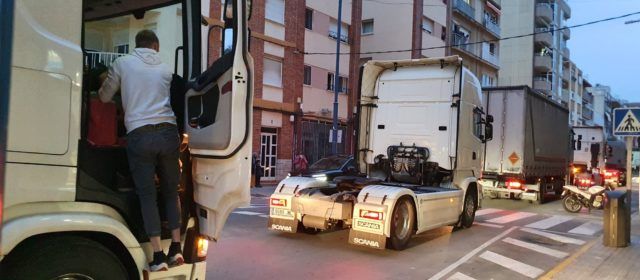 Cuarenta camiones protagonizan una marcha lenta por las calles de Vinaròs
