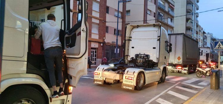 Cuarenta camiones protagonizan una marcha lenta por las calles de Vinaròs