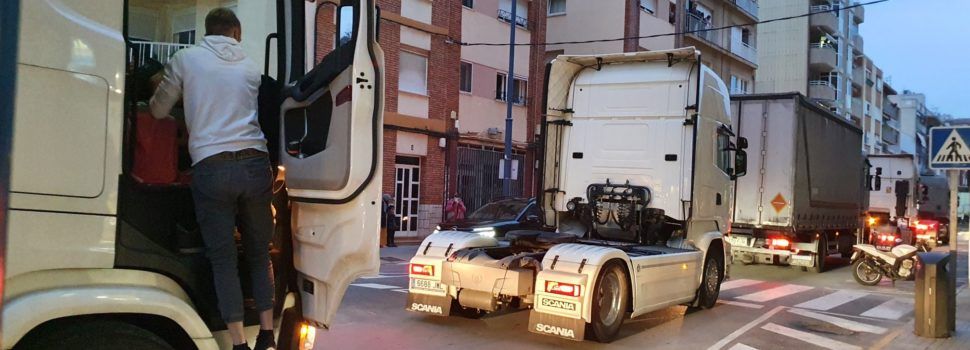 Cuarenta camiones protagonizan una marcha lenta por las calles de Vinaròs
