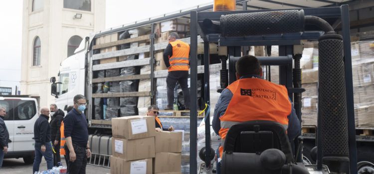La Diputació de Castelló envia a les famílies d’Ucraïna un camió amb aliments, material sanitari i roba