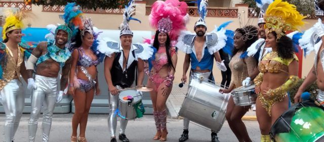 25 fotos i un vídeo de la desfilada del Carnaval d’Alcanar
