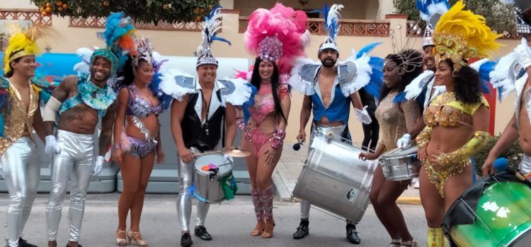 25 fotos i un vídeo de la desfilada del Carnaval d’Alcanar