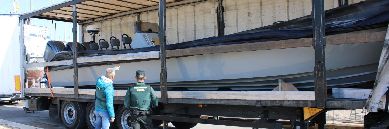 Incautada una nueva embarcación neumática “narcolancha”, que se encontraba oculta en un camión de gran tonelaje