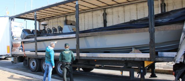 Incautada una nueva embarcación neumática “narcolancha”, que se encontraba oculta en un camión de gran tonelaje